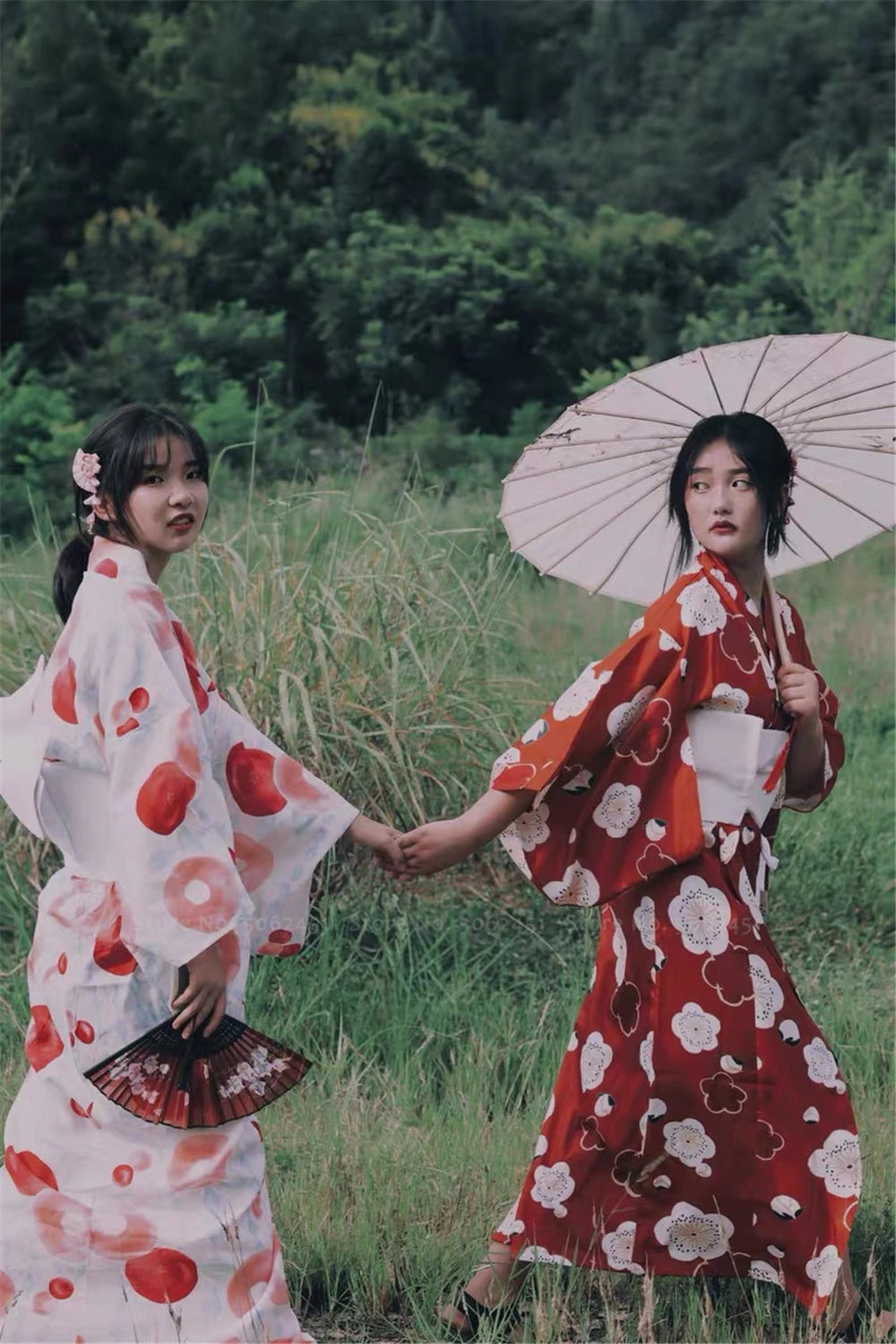 women wearing japanese kimono red