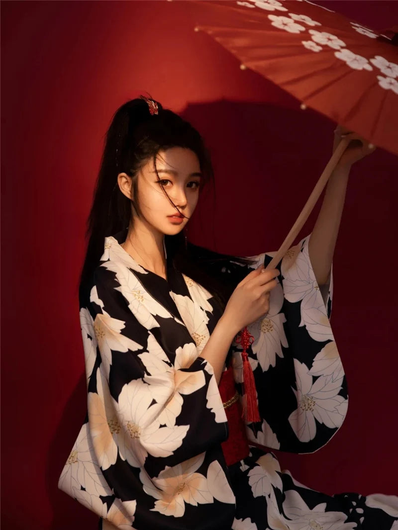 woman wearing womens black kimono