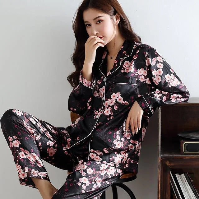 woman wearing japanese pajama