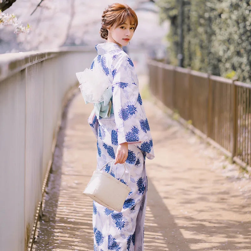 back of kimono blue and white