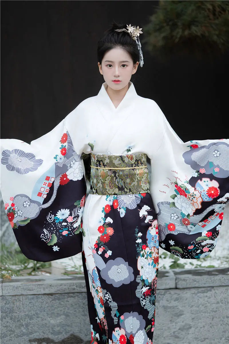 japanese woman wearing japanese robe kimono