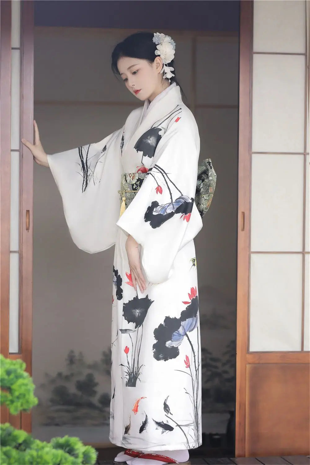 woman wearing black and white kimono