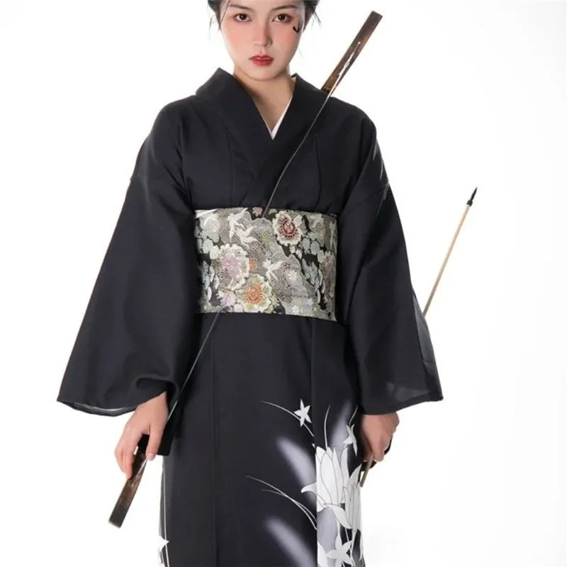 woman wearing black japanese kimono