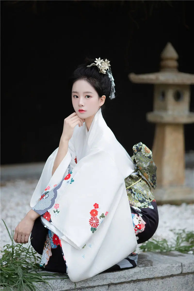 sitted woman with a japanese robe kimono