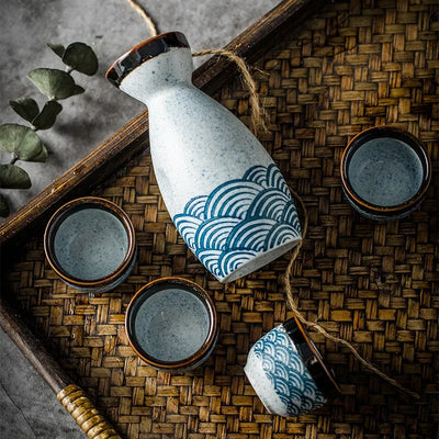zoom on ceramic sake set