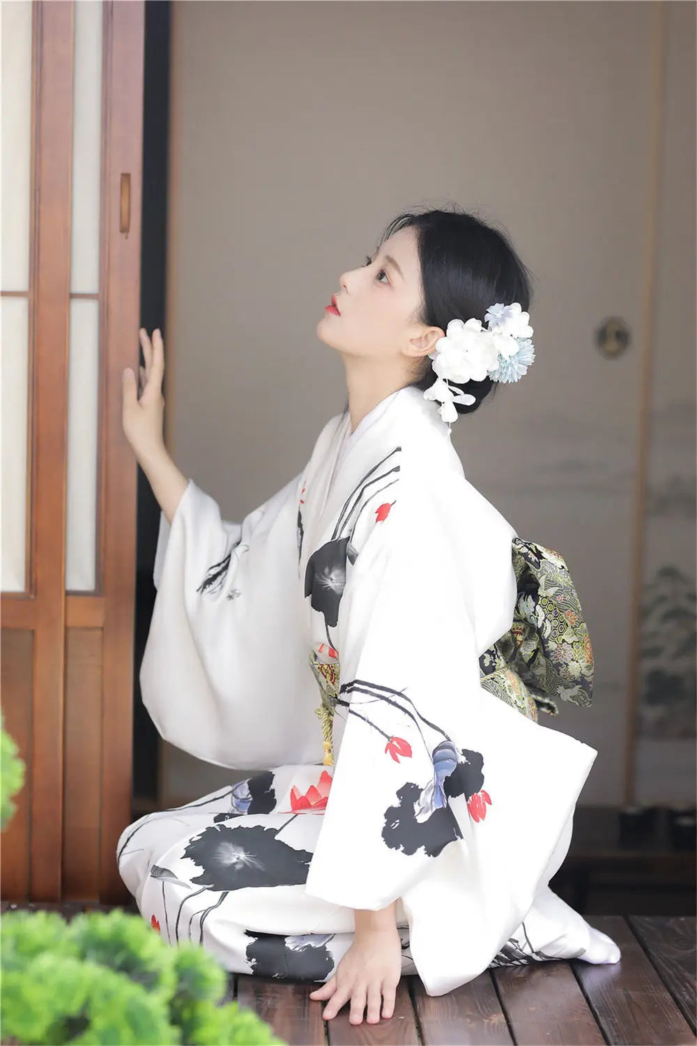 sitted woman with a black and white kimono